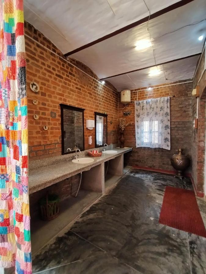 Отель Naurang Yatri Niwas Garli Экстерьер фото